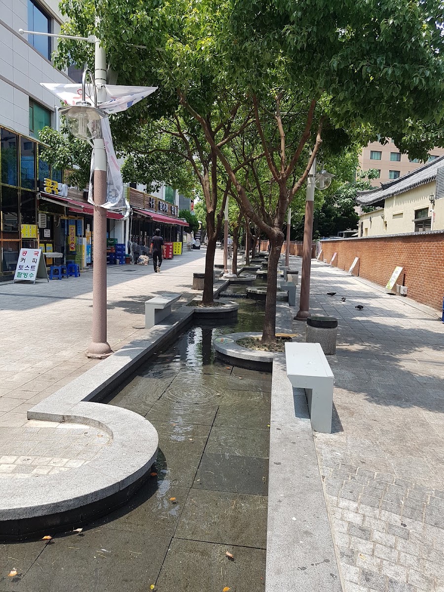 동래온천 노천 족탕 in Busan, South Korea