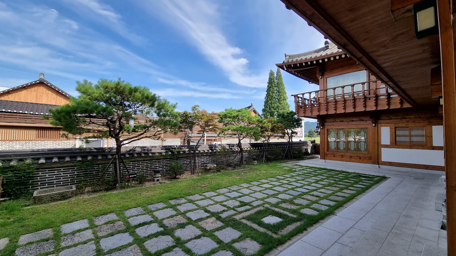 황남관 한옥체험마을 l Hwangnamguan Hanok Village & Hotel l 皇南馆韩屋体验村及酒店 l ファンナムグァン韓屋体験村＆ホテル in Busan, South Korea